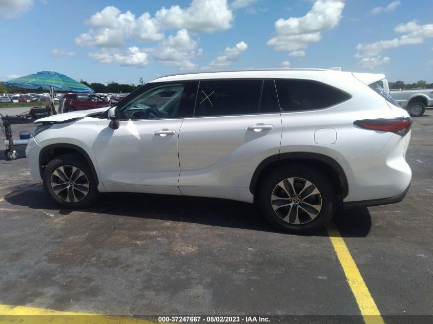 2022 TOYOTA HIGHLANDER XLE - 5TDGZRAH2NS093122