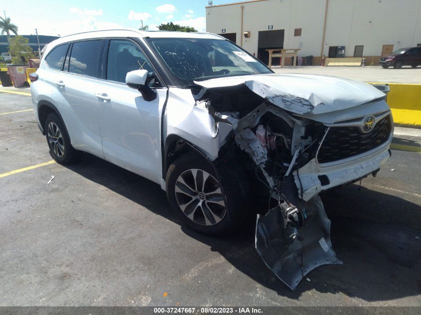 2022 TOYOTA HIGHLANDER XLE - 5TDGZRAH2NS093122
