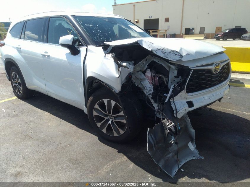 2022 TOYOTA HIGHLANDER XLE - 5TDGZRAH2NS093122