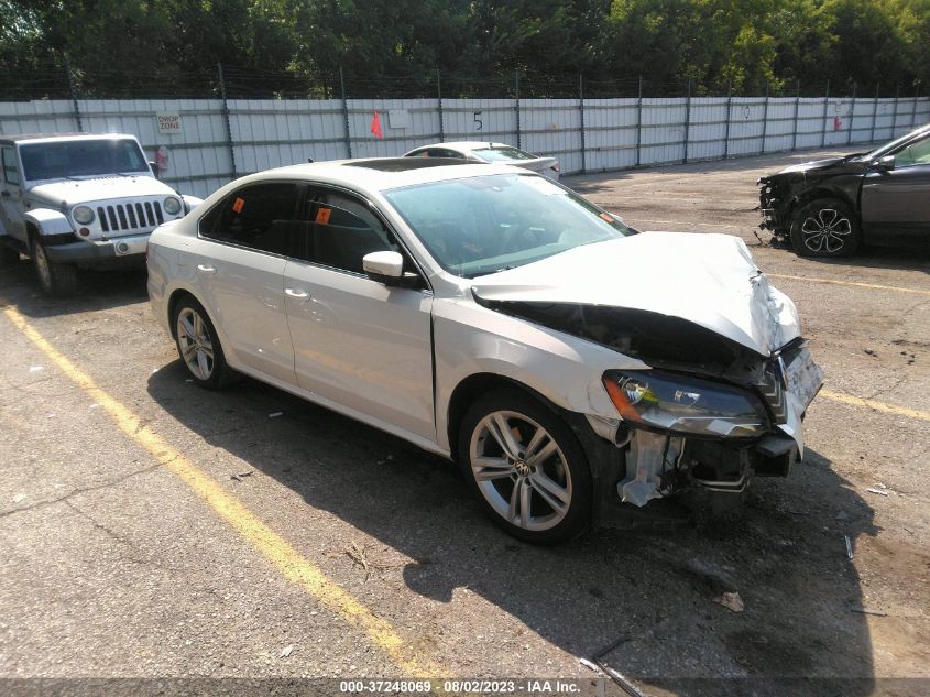 2014 VOLKSWAGEN PASSAT SE W/SUNROOF & NAV - 1VWBS7A3XEC044708