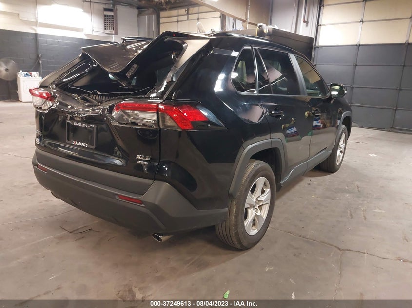 VIN 2T3P1RFV3MW173211 2021 TOYOTA RAV4 XLE
