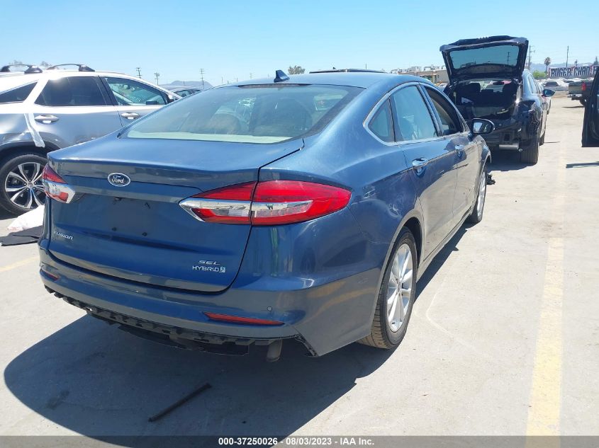 3FA6P0MU3KR200365 Ford Fusion Hybrid SEL 4