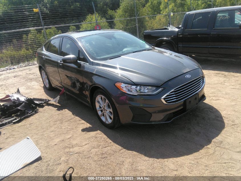 3FA6P0HD8KR214014 Ford Fusion SE