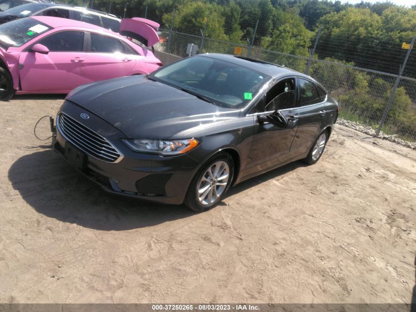 3FA6P0HD8KR214014 Ford Fusion SE 2