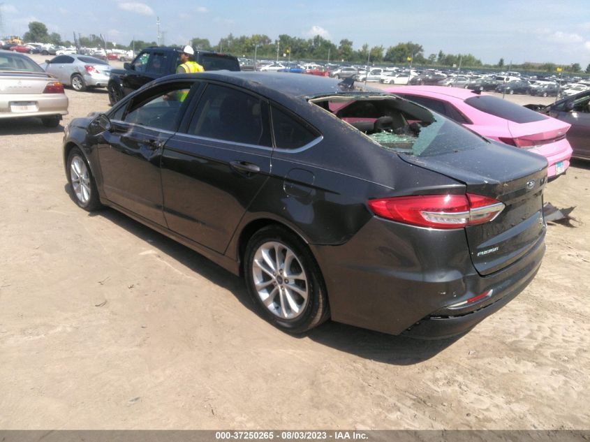 3FA6P0HD8KR214014 Ford Fusion SE 3