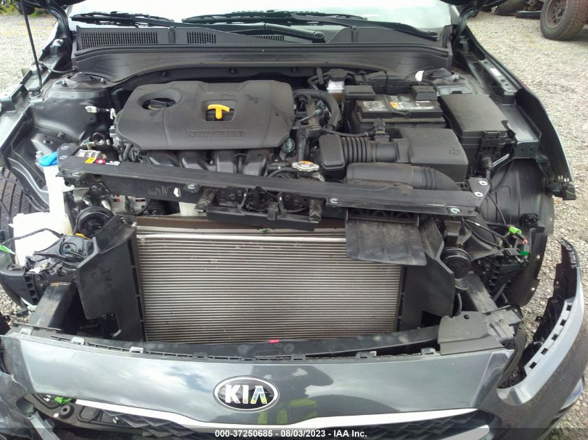 3KPF24ADXME390891 Kia Forte LXS 10