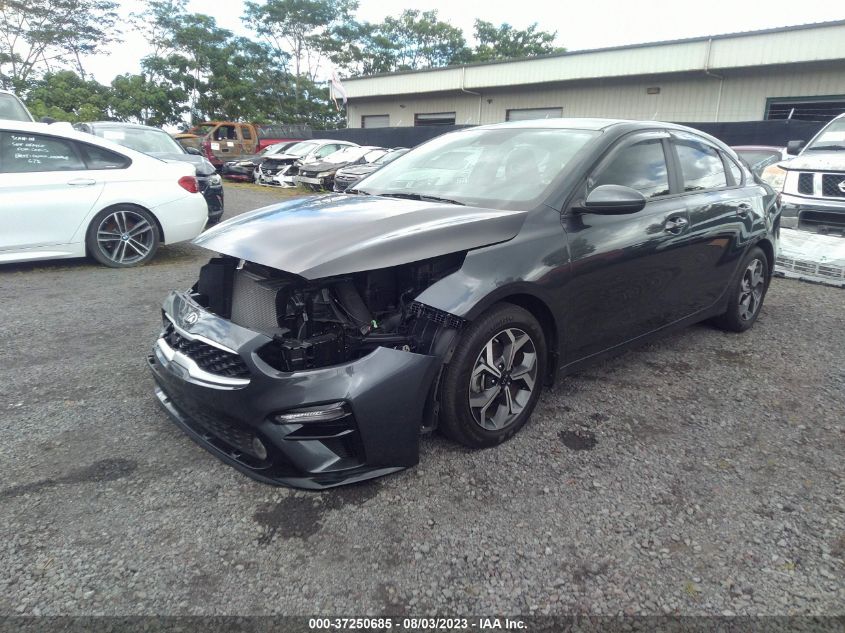 3KPF24ADXME390891 Kia Forte LXS 2