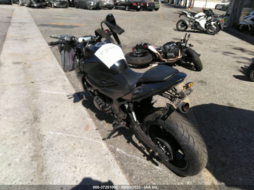 2019 SUZUKI GSX-S750 M/Z JS1C533D4K7100007