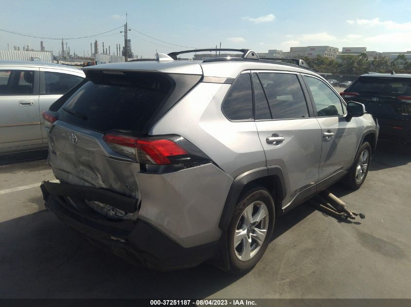 2T3W1RFV1LW072050 Toyota RAV4 XLE 4