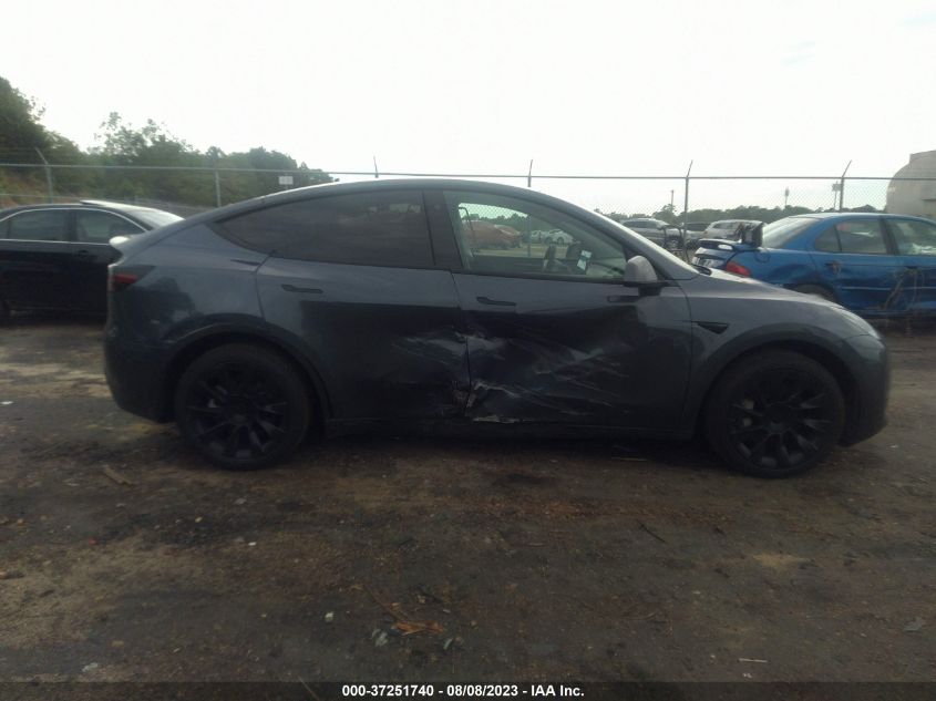 7SAYGAEEXPF774571 Tesla Model Y LONG RANGE 6