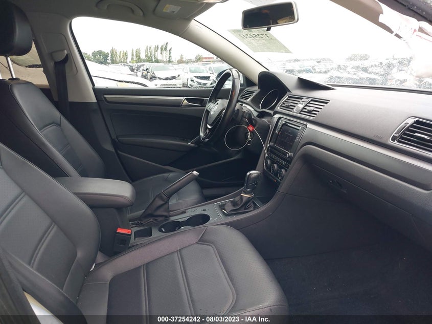 VIN 1VWDT7A31HC009646 2017 VOLKSWAGEN PASSAT R-LINE
