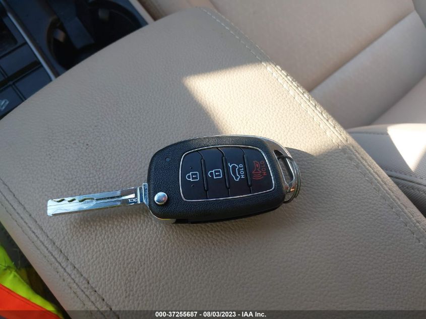 2017 HYUNDAI TUCSON LIMITED/SPORT AND ECO/SE - KM8J33A43HU392860