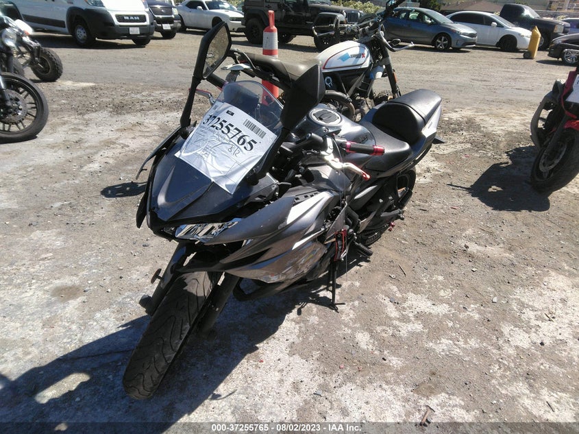 VIN ML5EXEM10MDA40477 2021 KAWASAKI EX650 M