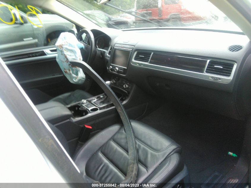 2015 VOLKSWAGEN TOUAREG EXECUTIVE - WVGEP9BP5FD005241