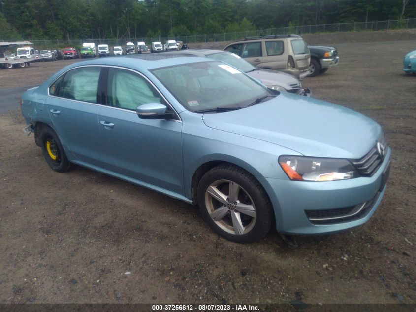 2013 VOLKSWAGEN PASSAT SE W/SUNROOF & NAV - 1VWBP7A36DC137676
