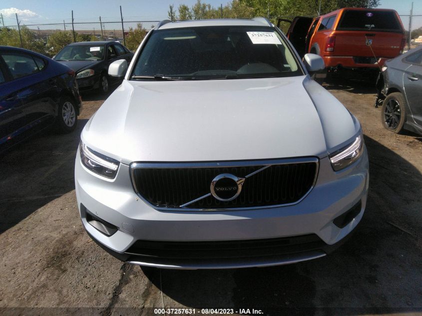 2021 VOLVO XC40 MOMENTUM YV4162UK7M2579750