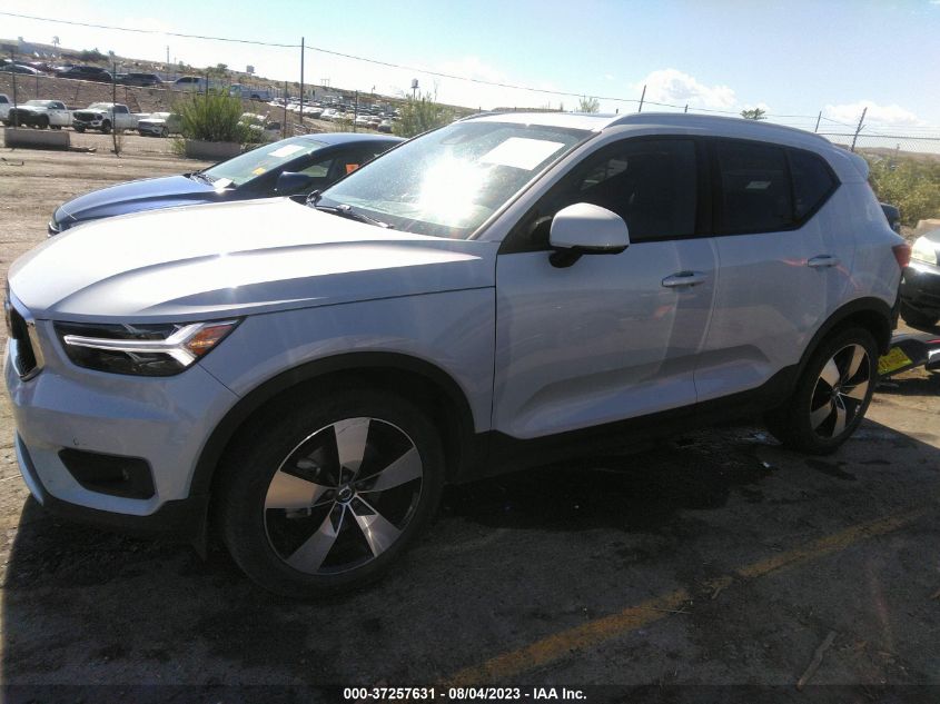 2021 VOLVO XC40 MOMENTUM YV4162UK7M2579750