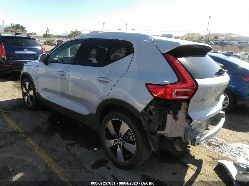 2021 VOLVO XC40 MOMENTUM YV4162UK7M2579750