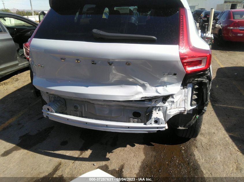 2021 VOLVO XC40 MOMENTUM YV4162UK7M2579750