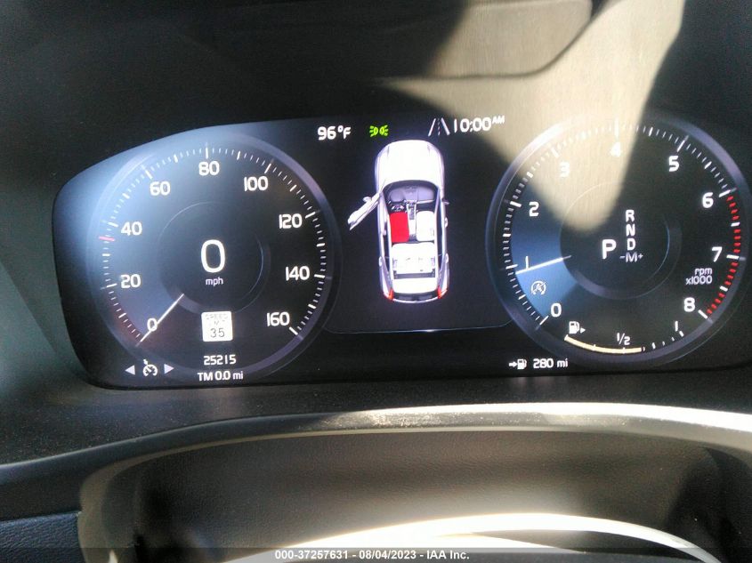 2021 VOLVO XC40 MOMENTUM YV4162UK7M2579750