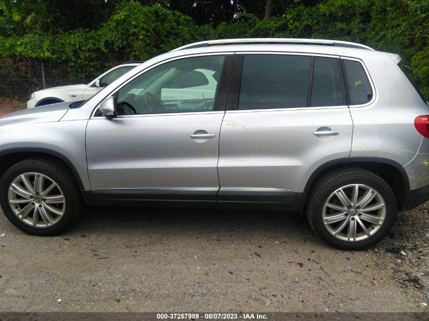 2013 VOLKSWAGEN TIGUAN SE W/SUNROOF & NAV - WVGBV3AX7DW592485