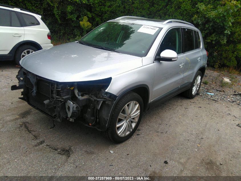 2013 VOLKSWAGEN TIGUAN SE W/SUNROOF & NAV - WVGBV3AX7DW592485