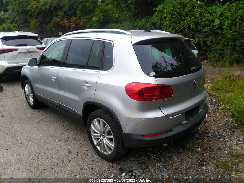 2013 VOLKSWAGEN TIGUAN SE W/SUNROOF & NAV - WVGBV3AX7DW592485