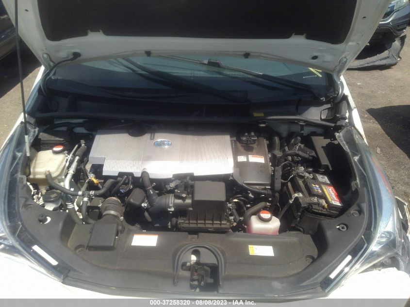 2016 TOYOTA PRIUS TWO - JTDKBRFU8G3005862