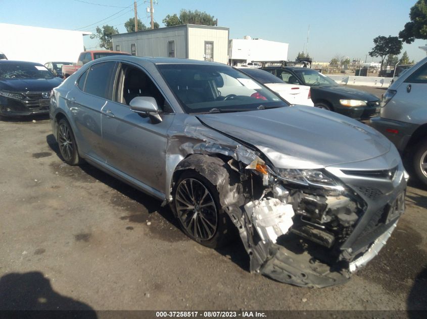 2018 TOYOTA CAMRY SE - 4T1B11HK7JU588616