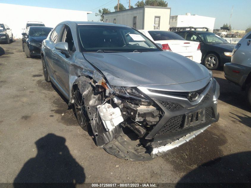 2018 TOYOTA CAMRY SE - 4T1B11HK7JU588616
