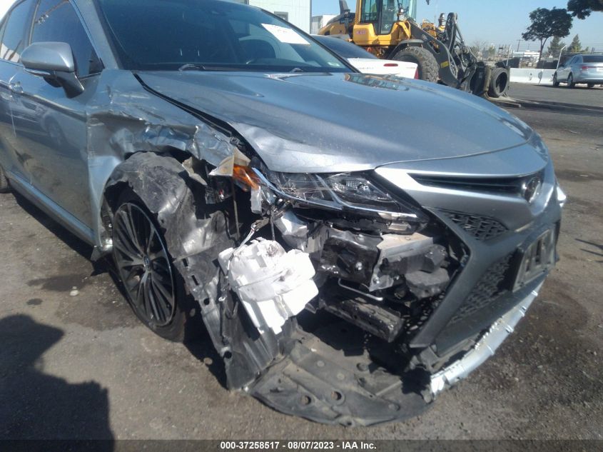 2018 TOYOTA CAMRY SE - 4T1B11HK7JU588616