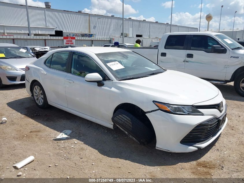 2020 TOYOTA CAMRY LE - 4T1C11AK5LU359708