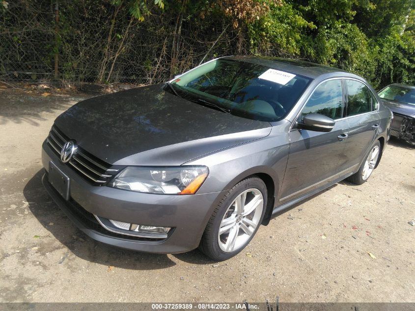 2015 VOLKSWAGEN PASSAT 1.8T SE W/SUNROOF & NAV - 1VWBT7A34FC072812