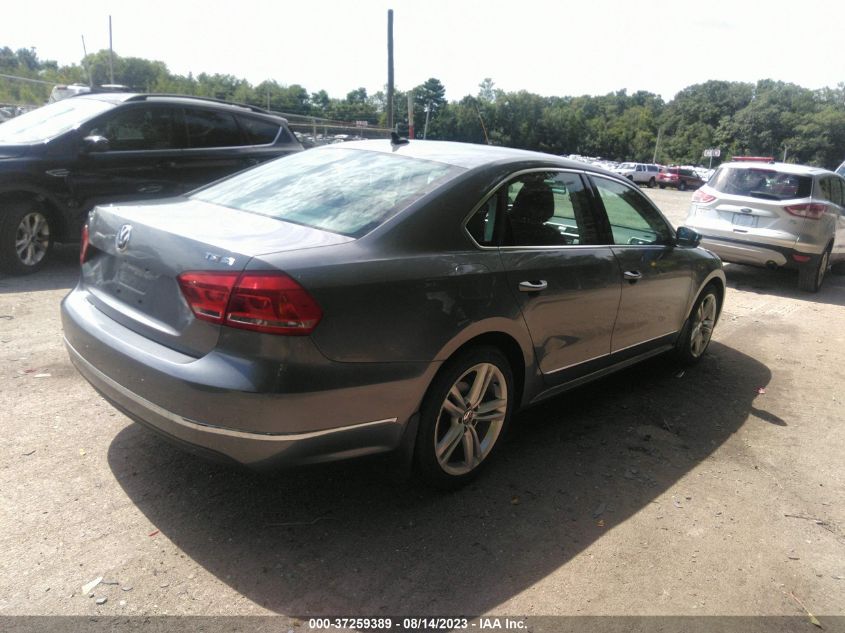 2015 VOLKSWAGEN PASSAT 1.8T SE W/SUNROOF & NAV - 1VWBT7A34FC072812