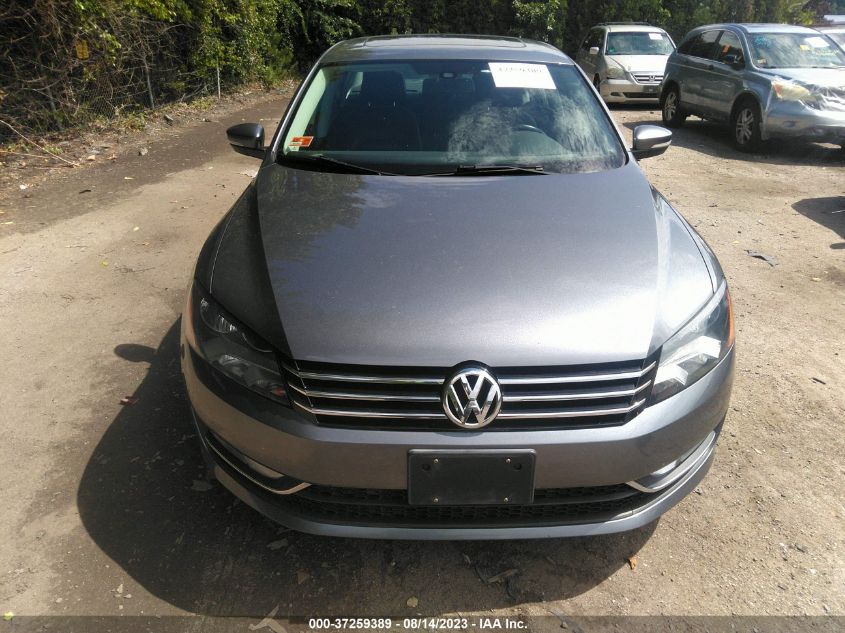 2015 VOLKSWAGEN PASSAT 1.8T SE W/SUNROOF & NAV - 1VWBT7A34FC072812