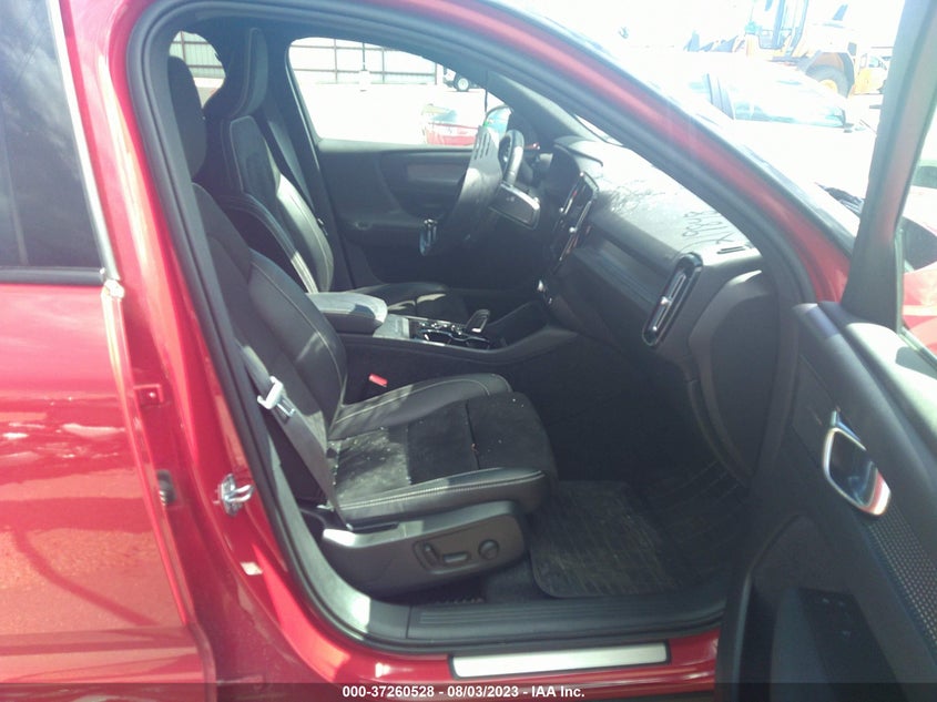 VIN YV4162UM3M2525282 2021 VOLVO XC40 R-DESIGN