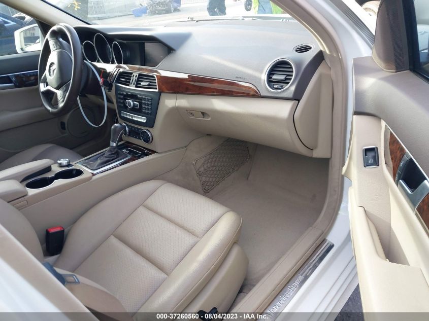 2013 MERCEDES-BENZ C-CLASS C 300 - WDDGF8AB5DA773581