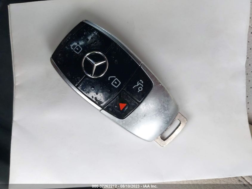 2018 MERCEDES-BENZ E-CLASS E 300 - WDDZF4JB3JA439109