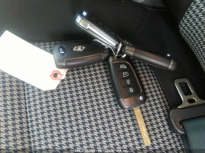 2019 HYUNDAI KONA SE - KM8K12AA0KU317566