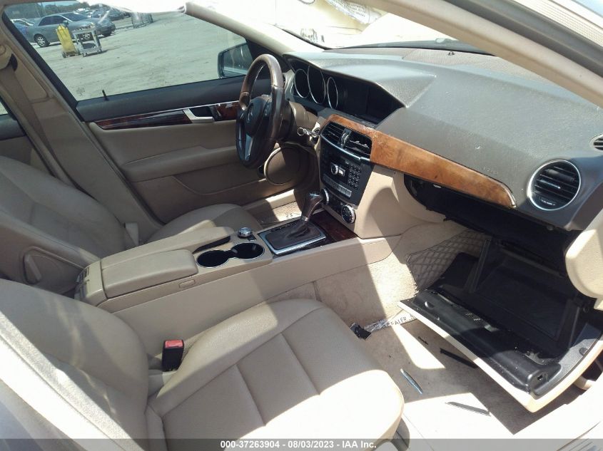2014 MERCEDES-BENZ C 250 SPORT/LUXURY WDDGF4HB9EA954781