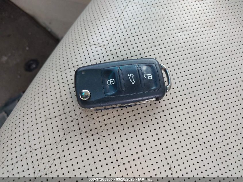 2013 VOLKSWAGEN BEETLE COUPE 2.5L - 3VWJP7AT5DM694167