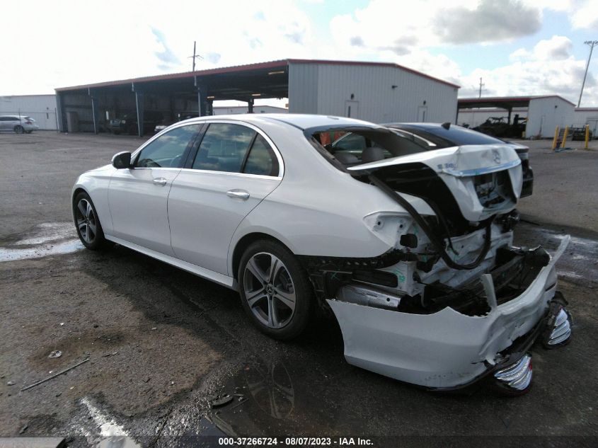 2019 MERCEDES-BENZ E-CLASS E 300 - WDDZF4JB8KA661856