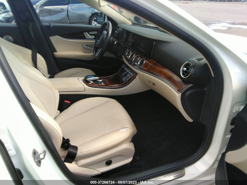 2019 MERCEDES-BENZ E-CLASS E 300 - WDDZF4JB8KA661856