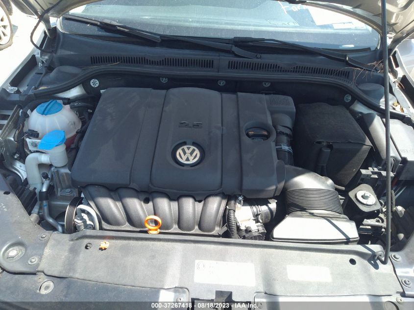 2013 VOLKSWAGEN JETTA SEDAN SE - 3VWBP7AJ8DM242040