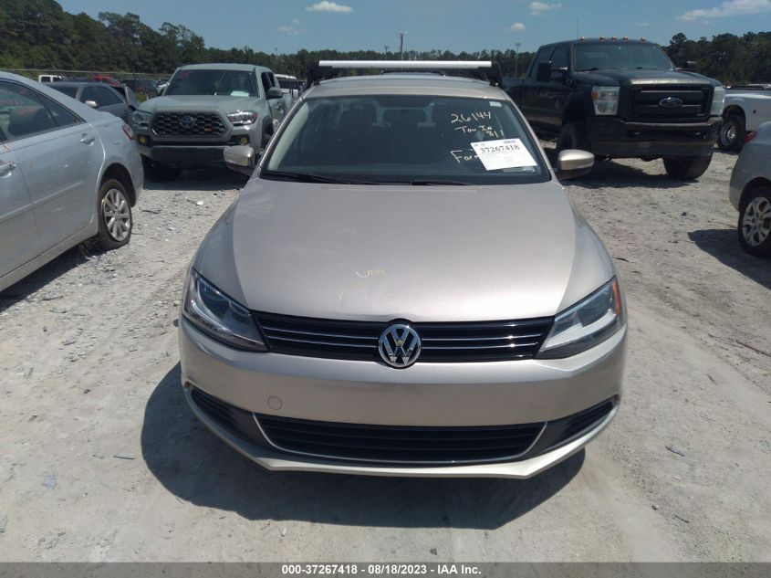 2013 VOLKSWAGEN JETTA SEDAN SE - 3VWBP7AJ8DM242040