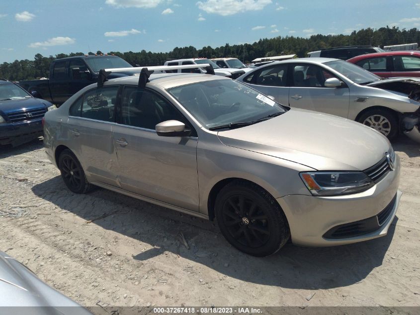 2013 VOLKSWAGEN JETTA SEDAN SE - 3VWBP7AJ8DM242040