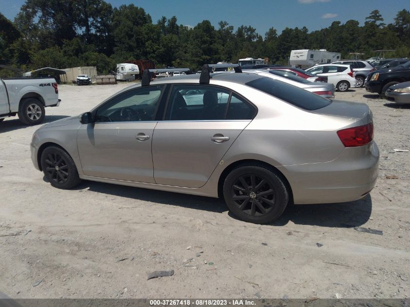 2013 VOLKSWAGEN JETTA SEDAN SE - 3VWBP7AJ8DM242040