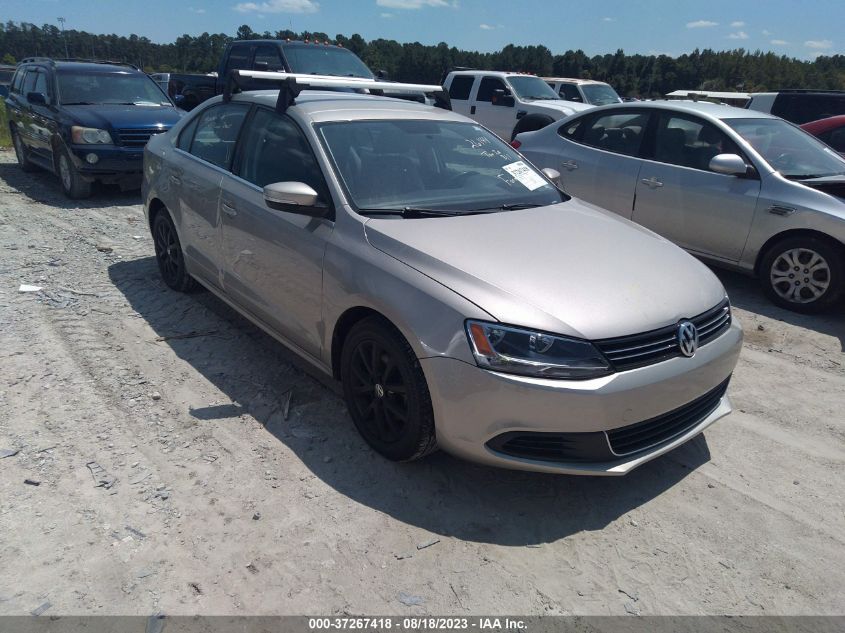 2013 VOLKSWAGEN JETTA SEDAN SE - 3VWBP7AJ8DM242040