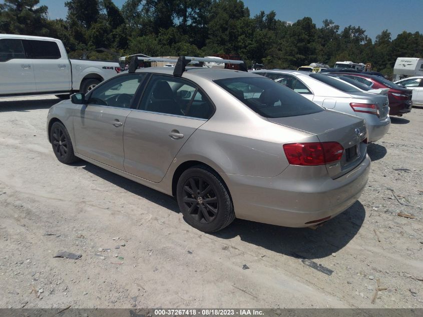 2013 VOLKSWAGEN JETTA SEDAN SE - 3VWBP7AJ8DM242040