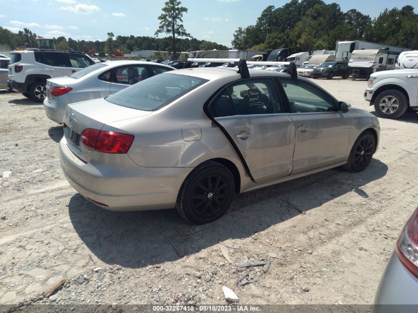 2013 VOLKSWAGEN JETTA SEDAN SE - 3VWBP7AJ8DM242040